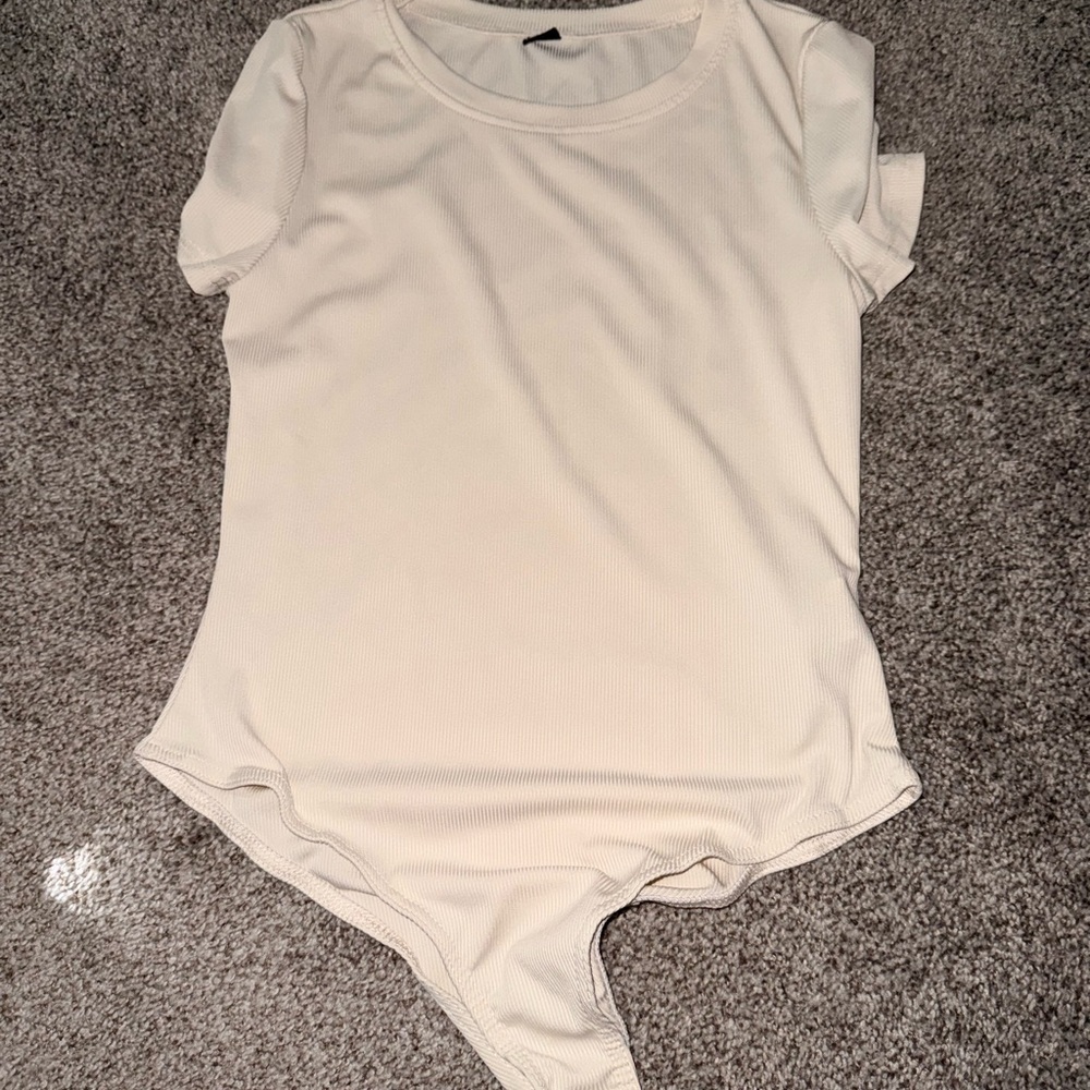SHEIN Cream Short Sleeve Bodysuit